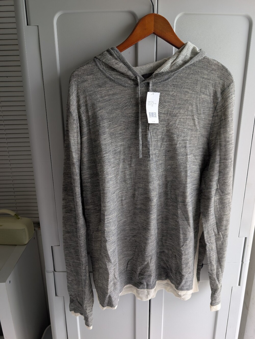 Vince. Men's Lightweight Hooded Sweater - Gray